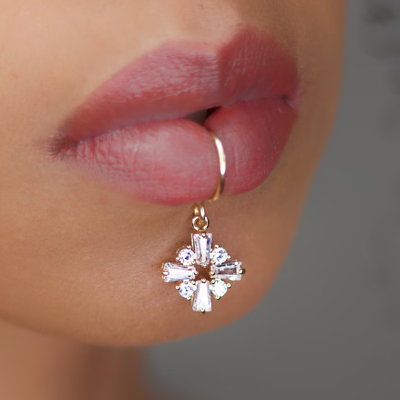 Body Jewelry Quality - Luxe Gouden Kleur Bloemvorm Vrouwen Oorbellen