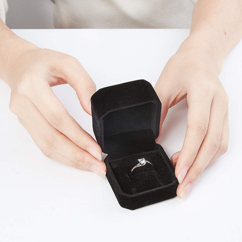 10-pack fluwelen ringdoos oorb - Body Jewelry Display recensie en prijs