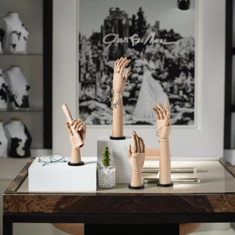 Massief houten hand mannequin  - Body Jewelry Stores recensie en prijs